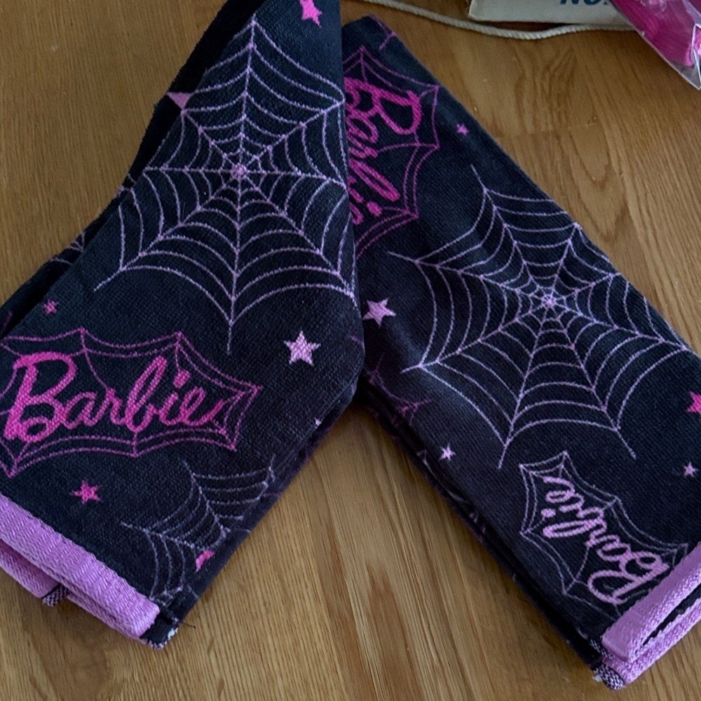 Barbie Black and Pink Spiderweb Bath Towel - Picture 3 of 3